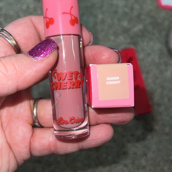 Lime Crime Wet Cherry ultra shiny lip gloss - Picture 4 of 5